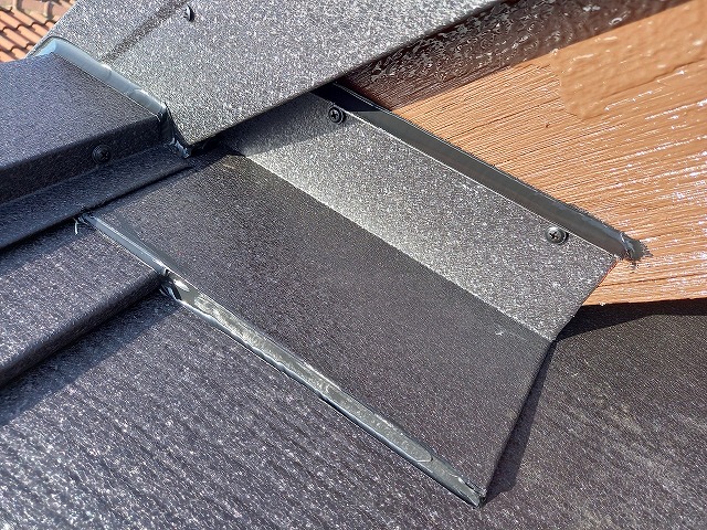 破風板に板金施工